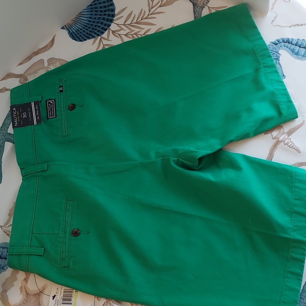 NWT, Nautica Men's 30" Waist Classic Fit Parrot Green Khaki Shorts - Picture 4 of 6